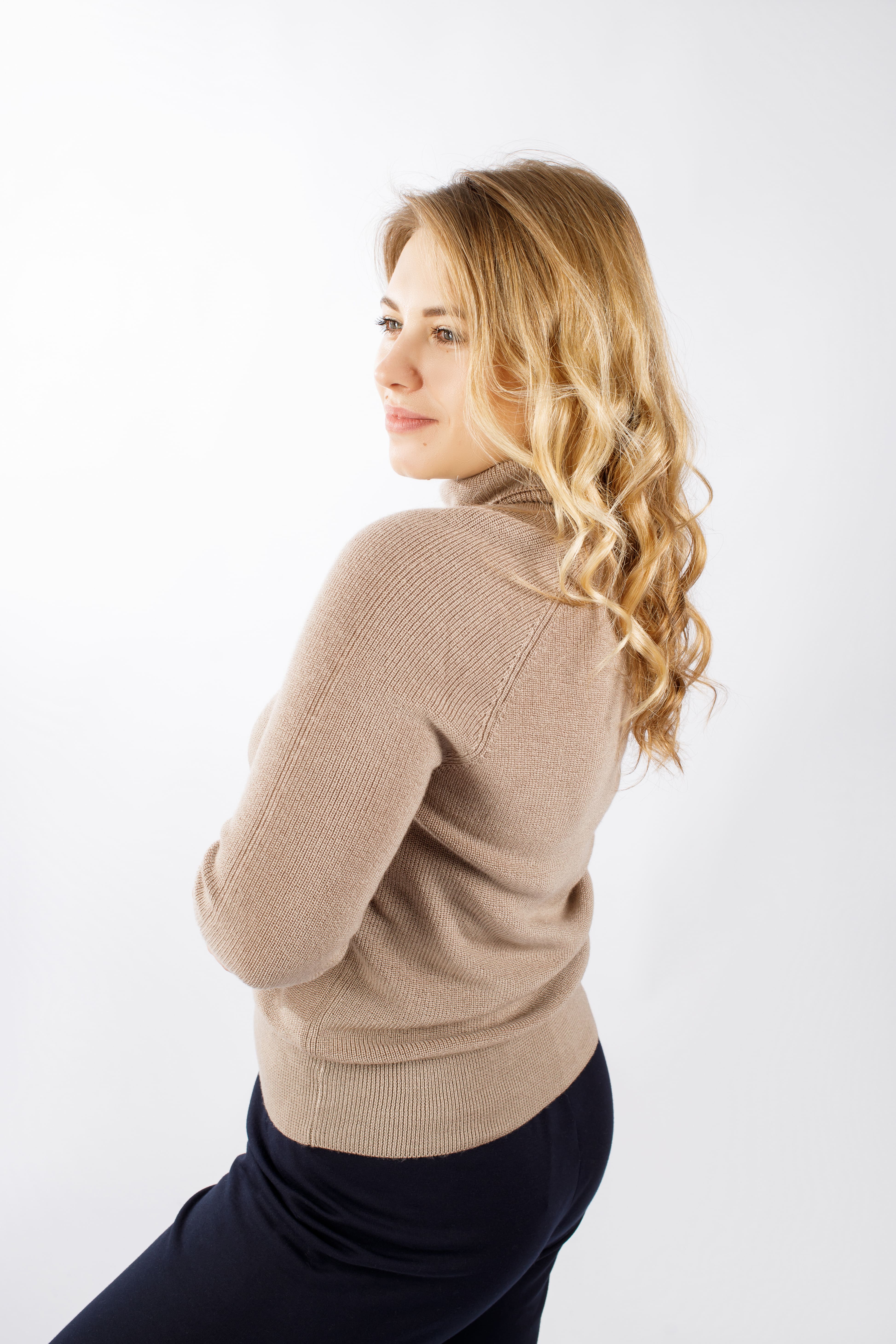 картинка Свитер женский "Урсула" (натуральный) от магазина Одежда+