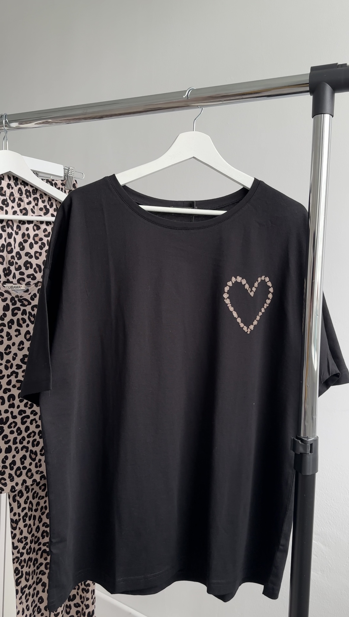 картинка Комплект женский «Хилари» (черный, черный леопард на бежевом) от магазина Одежда+