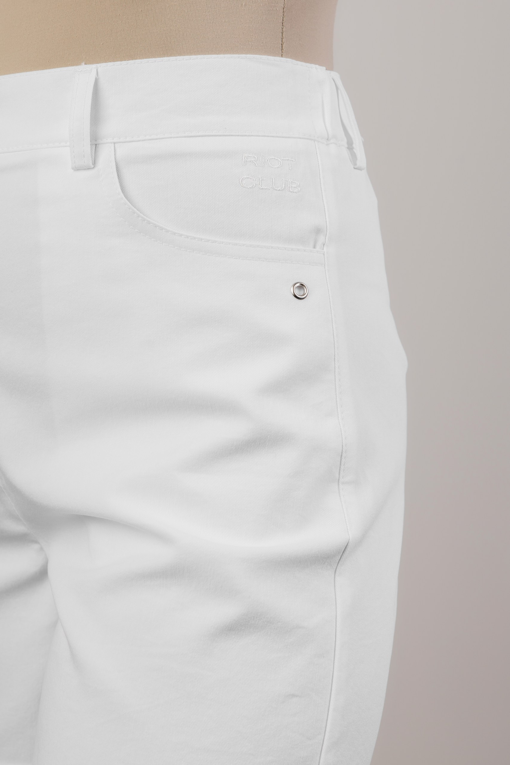 картинка Шорты женские «RIOT-джинс» (белый) от магазина Одежда+