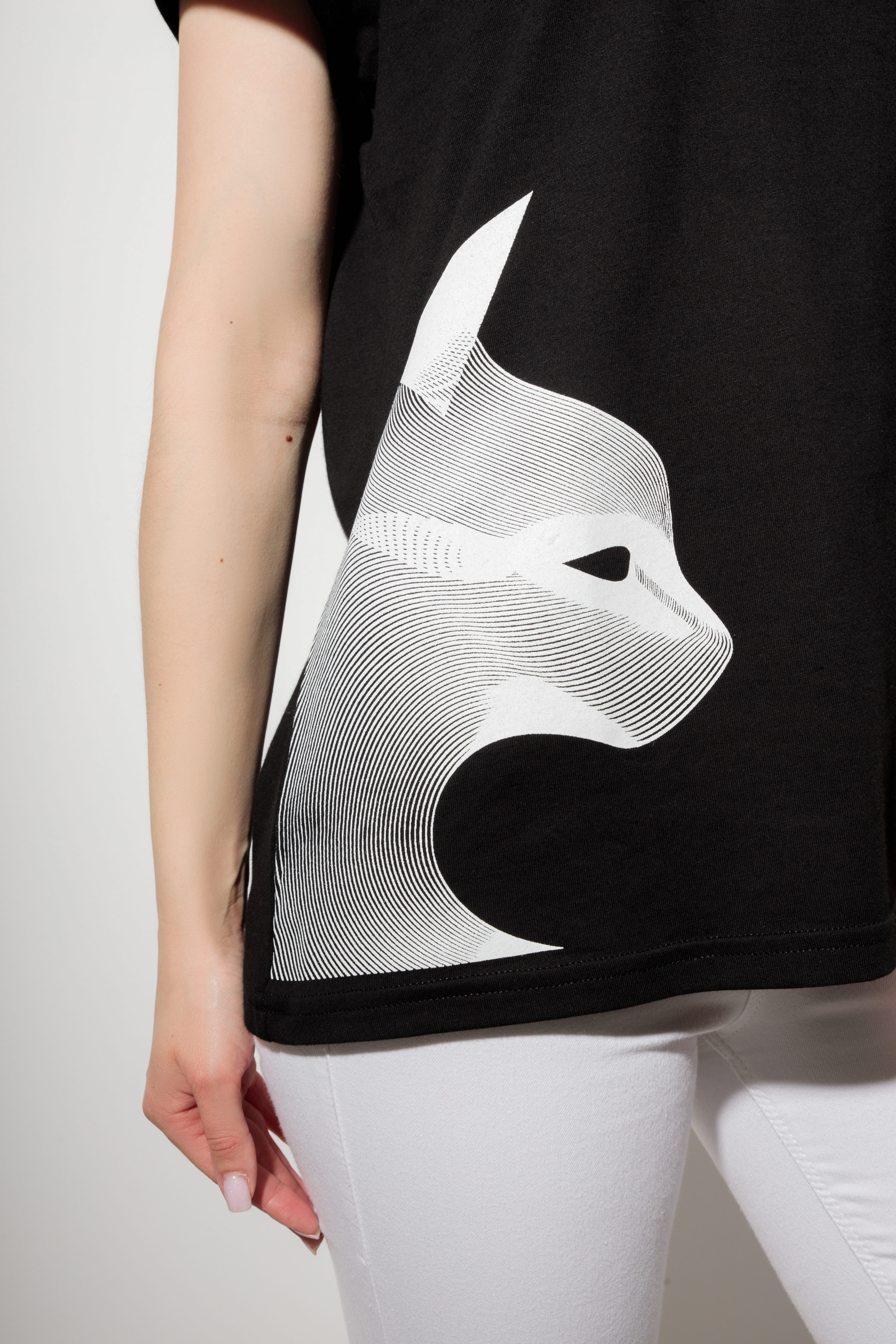 картинка Джемпер женский "Фанти" (черный с котом) от магазина Одежда+