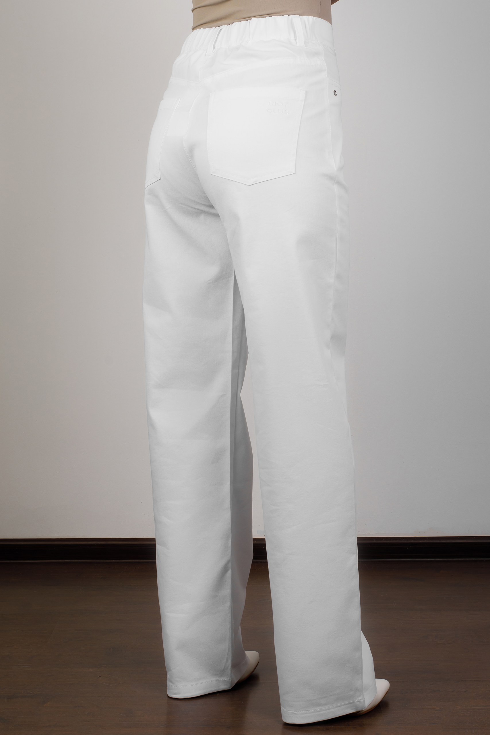 картинка Брюки женские «RIOT-джинс» (белый) от магазина Одежда+