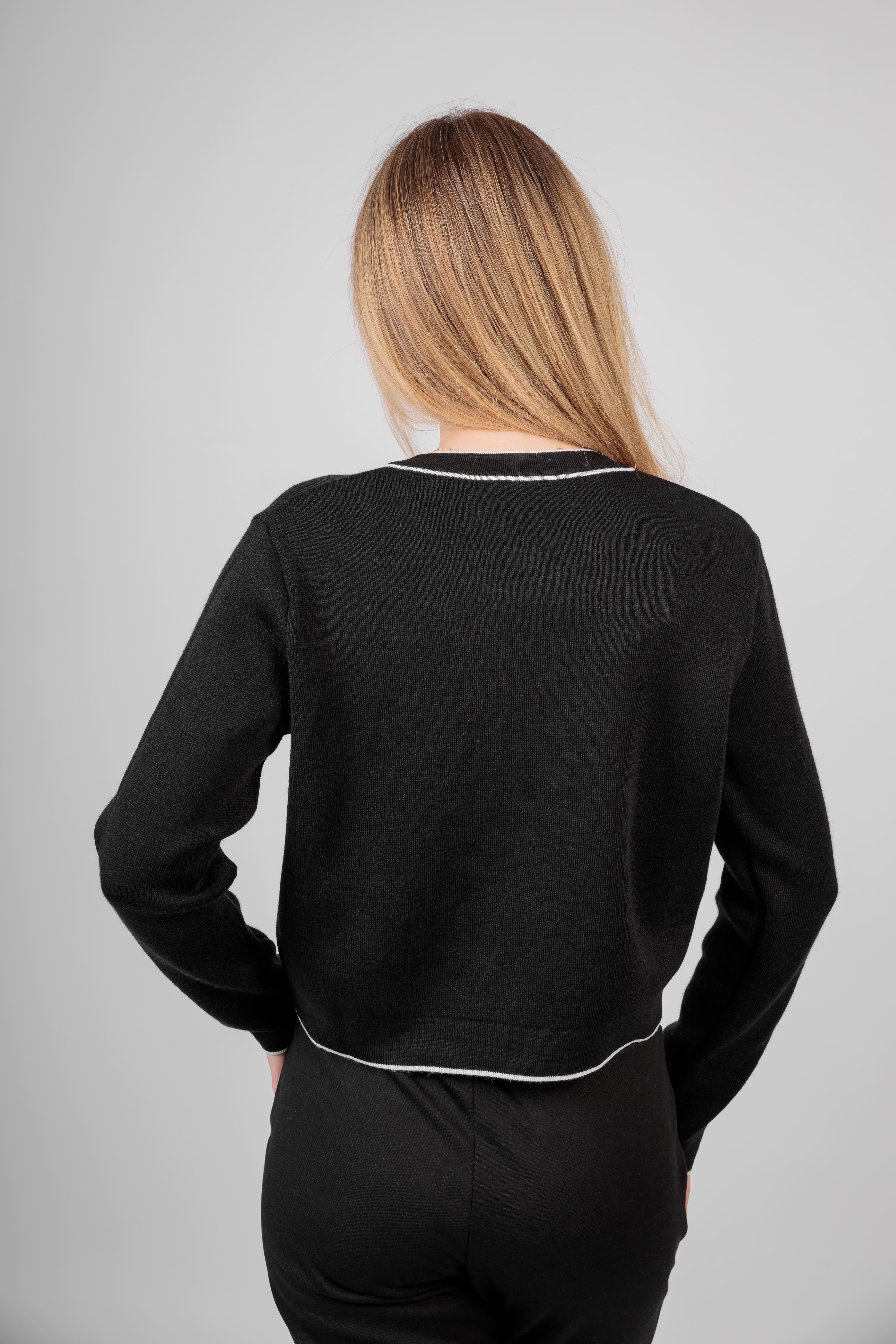 картинка Жакет женский «Шанель» (черный, отделка снежинка) от магазина Одежда+