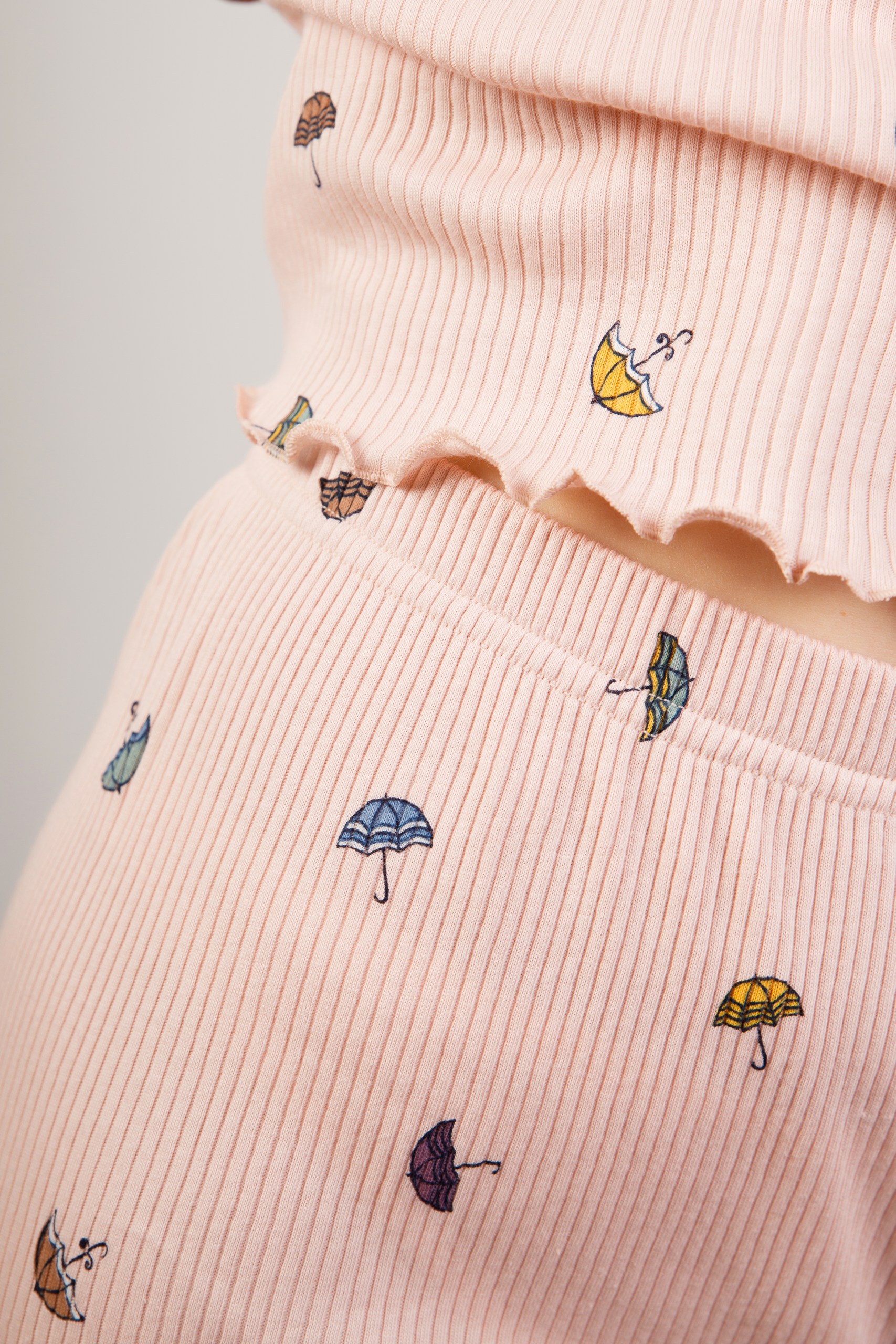 картинка Пижама женская «Жасмин-цвет» (разноцветные зонтики на пудровом фоне)  от магазина Одежда+