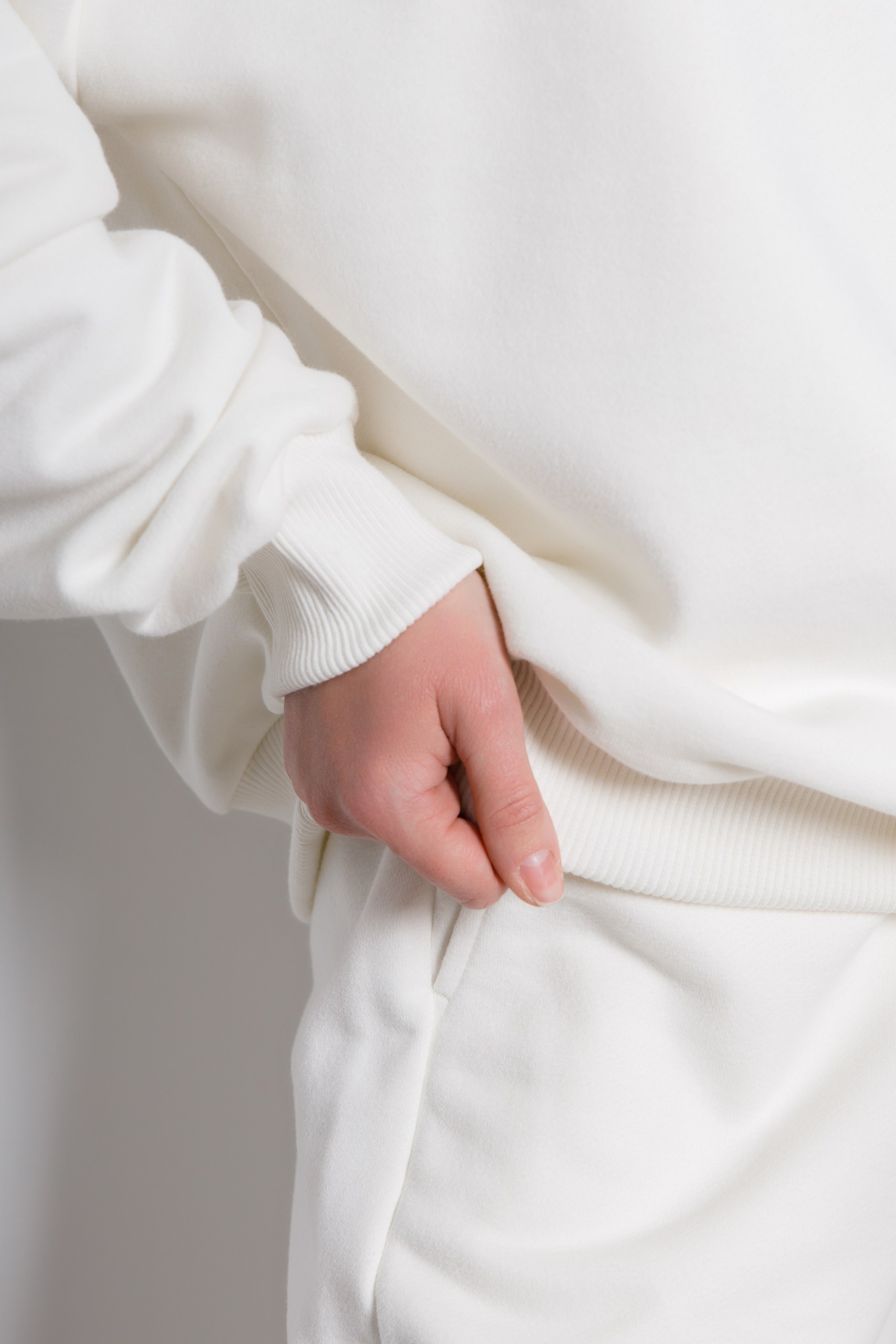 картинка Джемпер женский "Свон" (молочный с белой вышивкой) от магазина Одежда+