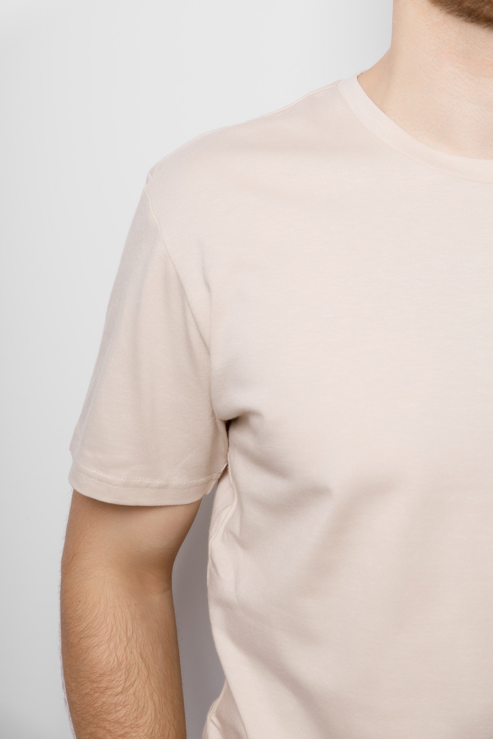 картинка Джемпер мужской «Т-ширт» (светло-бежевый) от магазина Одежда+