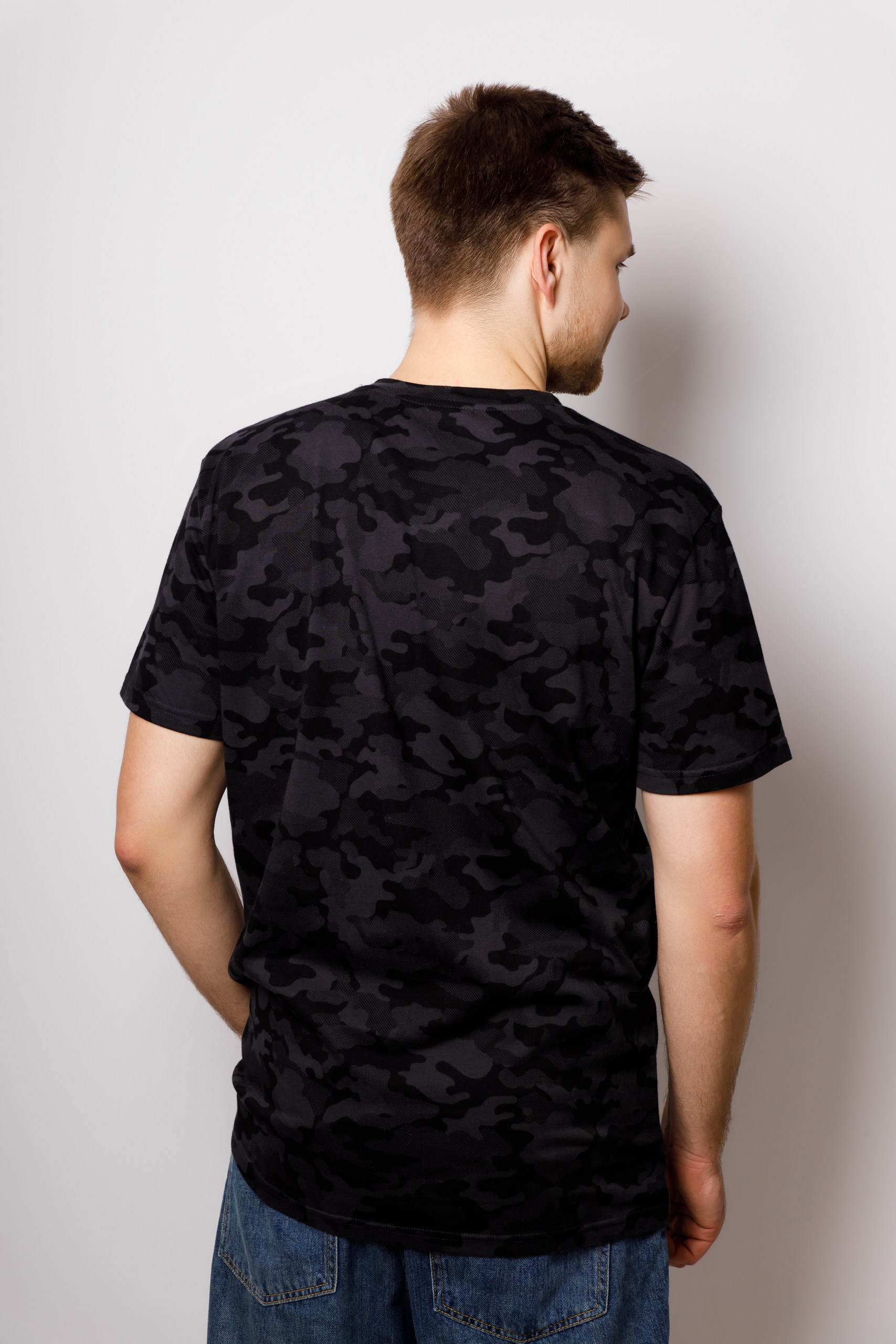 картинка Джемпер мужской «Т-ширт-цвет» (камуфляж темно-серого цвета) от магазина Одежда+