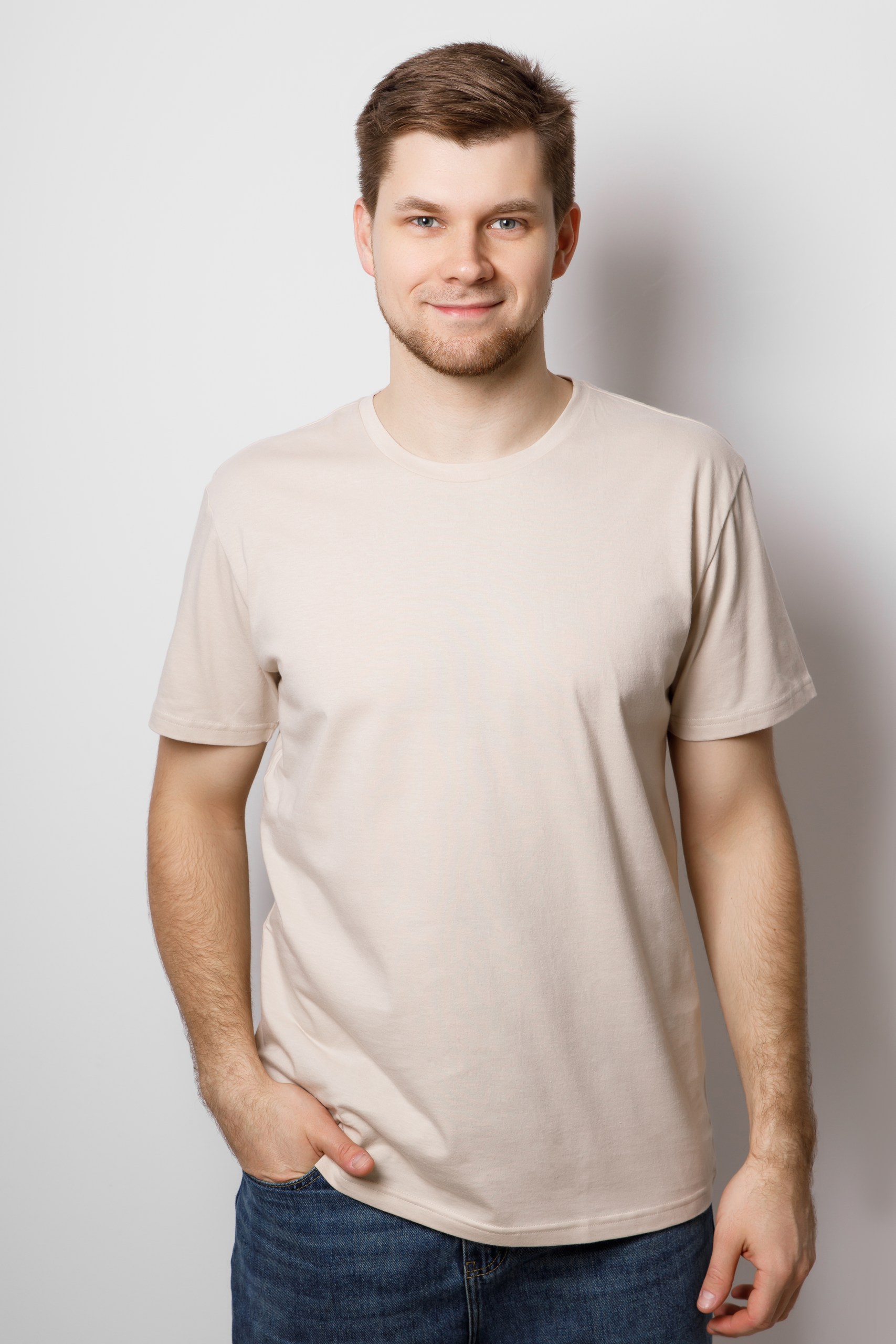 картинка Джемпер мужской «Т-ширт» (светло-бежевый) от магазина Одежда+